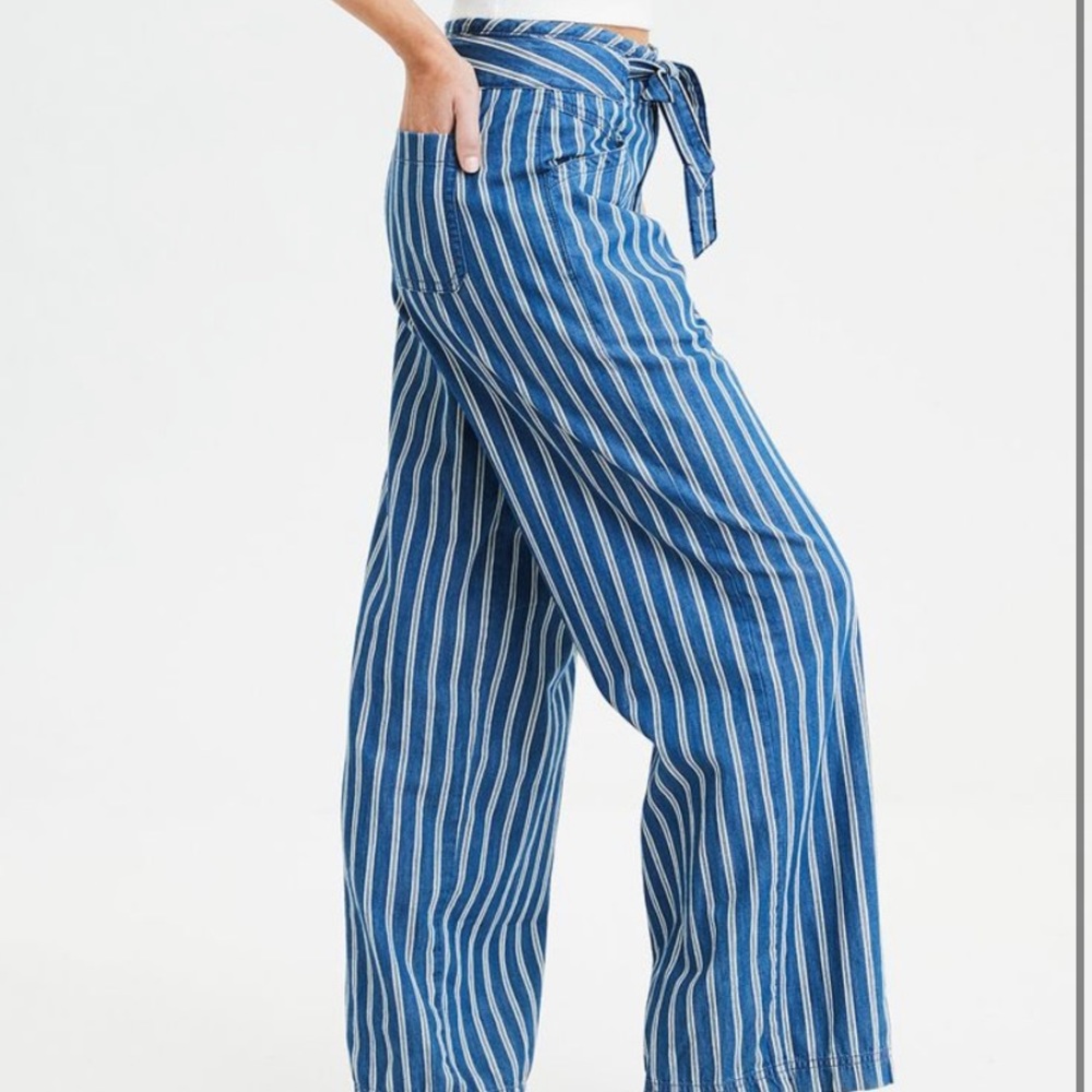 NWT blue and white stripe American Eagle AE wide leg high rise pants.